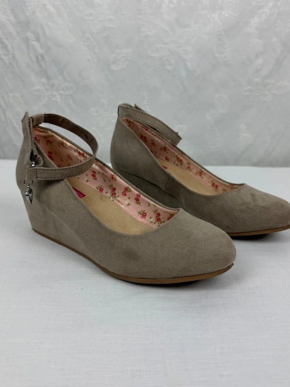 POP Girls Taupe Suede Wedge Mary Jane Shoes Size 4 Big Kid
